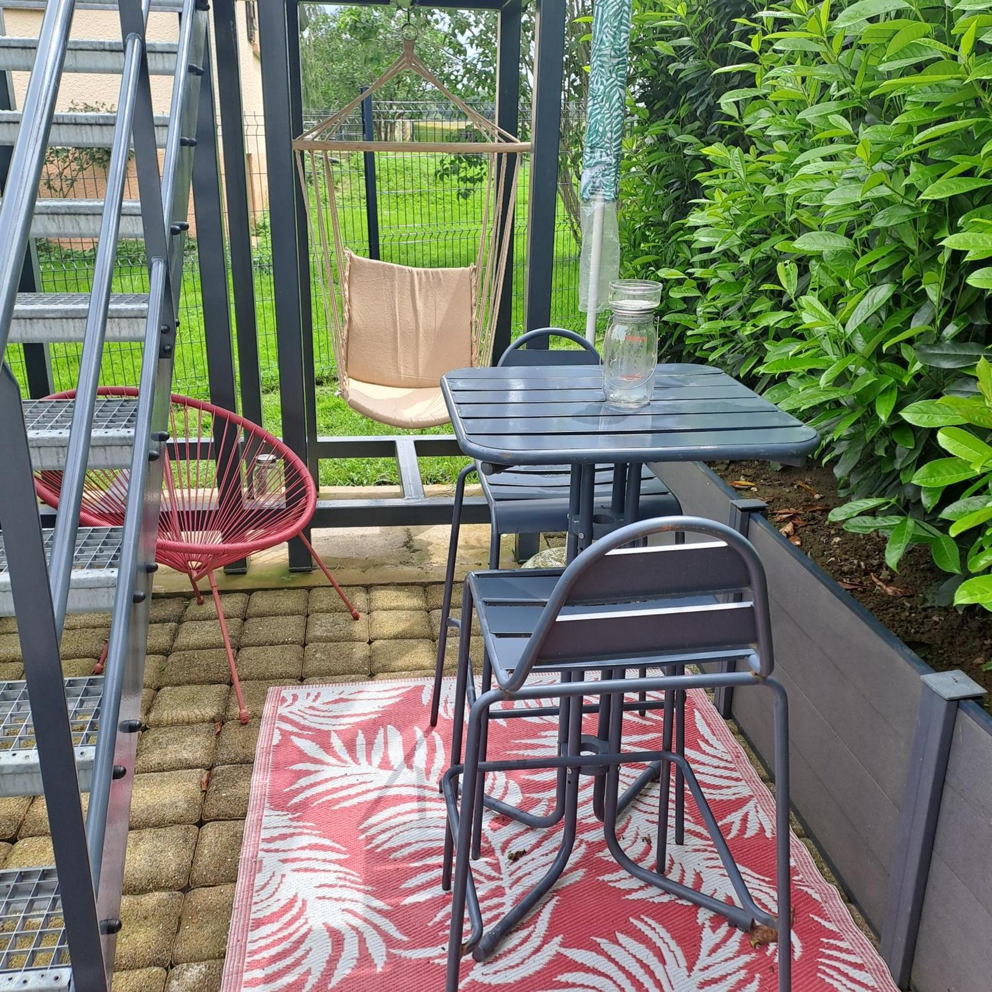 Studio Cosy Spacieux Lumineux Avec Terrasse Vezelois المظهر الخارجي الصورة